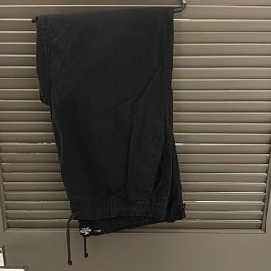 Worn once baggy jogger by Hollister men’s size SMALL.